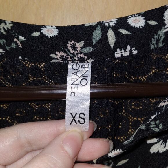Pentagone Black Floral Blouse Size Xsmall - Picture 2 of 3